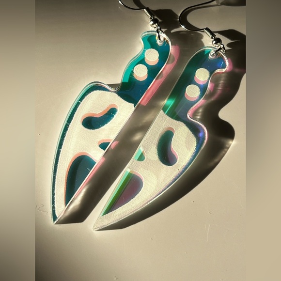 Holo Cool Scream Ghost Face Movie Halloween Earrings - Picture 3 of 5